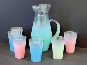 lot 16 image: Vintage Frosted Tumbler and Pitcher Set
