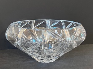 lot 29 image: Large Beautiful Decorative Crystal Bowl
