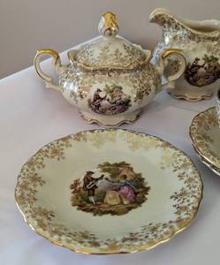 Vincent Copo Porcelain Tea Set