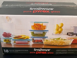 New Pyrex Snapware Set