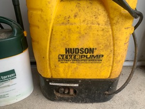 2 Battery Sprayers  (parts Missing)   no chargers