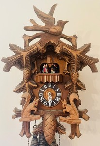 lot 5 image: Vintage Cuendet Cuckoo Clock from Switzerland