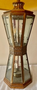 lot 3 image: Incredible Vintage Lamp with Several Light Settings