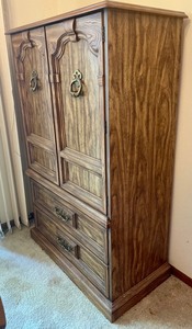 lot 36 image: Charming Vintage Cabinet