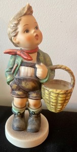 lot 37 image: Three Vintage Hummel Figurines