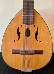 lot 38 image: Vintage Mervi Raphael Molina Mandolin from Spain