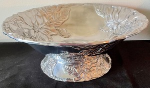 lot 46 image: Amazing Arthur Court Serving Pieces