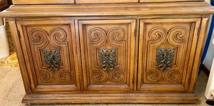 lot 45 image: Fine Vintage Hutch with Storage