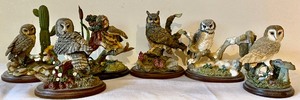 lot 61 image: 6 The Stratford Collection Owl Figurines on Wooden Bases by Country Artists