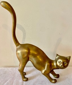 lot 76 image: Pair of Brilliant Brass Cats