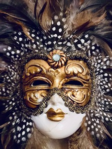 lot 88 image: Pretty Porcelain Mask with Fantastic Feather Accents