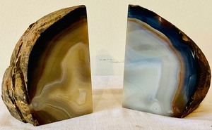 lot 81 image: Veberod Gem Gallery Brazilian Agate BookendsDecor