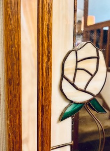 lot 87 image: Marvelous Mirror with Stained Glass Edging and Rose Detailing