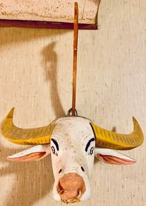 lot 95 image: Wooden Long-Horned Bull Decor