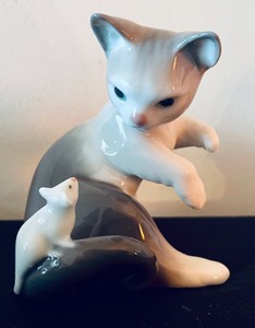 lot 171 image: Lladro Kitten and Duck Figurines