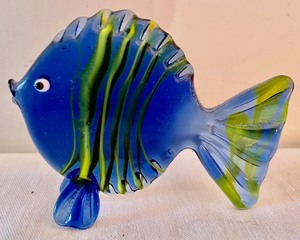 lot 188 image: Three Colorful Art Glass Fish