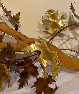 lot 195 image: Vintage Beautiful Brass Branch and Leaf Decor