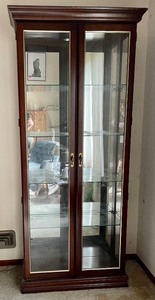 lot 229 image: Charming Curio Cabinet with Mirrored Back and Glass Shelves