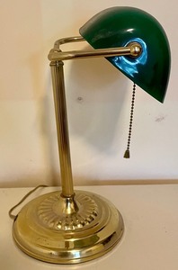 lot 226 image: Vintage Bankers  Lamp