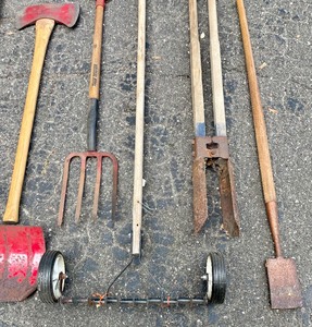 lot 236 image: Long Handled Tool Lot