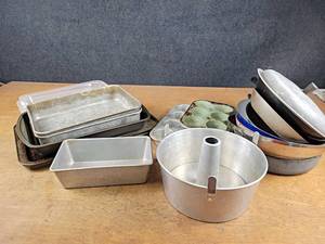 Angel Food Pan, Muffin Tins, Cake Pans, and More - NO SHIPPING