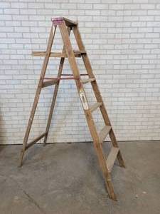 6 Wood Step Ladder - NO SHIPPING