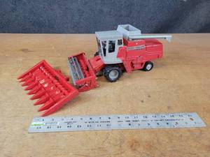 Massey Ferguson 850 Diecast toy Tractor w Corn and Bean Heads