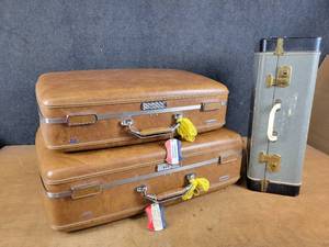 Vintage Luggage (2) are American Escort - NO SHIPPING