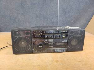 GE AMFMTapeCD Stereo - Radio Works, other functions not tested