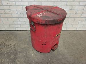 lot 137 image: Poly Flip Lid Oily Rag Can - NO SHIPPING