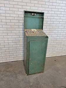 lot 30 image: Vintage Vacuum Tube Testing Station - Overall about 57 x 18 x 17 - NO SHIPPING