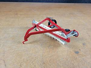 lot 52 image: Tru-Scale 116 Scale Hay Rake Farm Tractor Implement - Beautiful Condition - Works Good