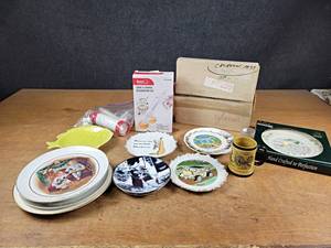 lot 53 image: Collectibles Lot, Cookie Presses and More