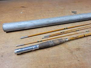 lot 114 image: Vintage Horrocks & Ibbotson Roosevelt Split Bamboo Fly Fishing Rod in Case