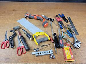 lot 156 image: Lot of Assorted Hand Tools