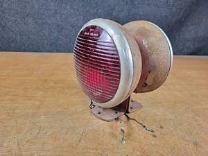 lot 18A image: Antique Fire Engine Glass Engine Dual Red Lights, K-D lamp Co. Model 855