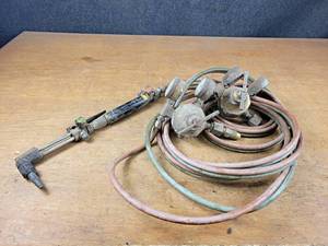 lot 167 image: Craftsman Cutting Torch w Hose and Gauges