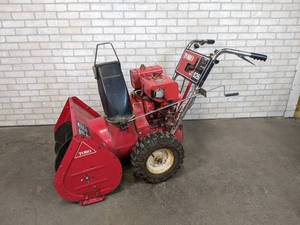 lot 36 image: TORO 826 Snow Blower - 8HP, 26 Cut - Starts, Runs and Operates - NO SHIPPING