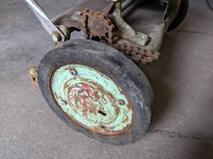 lot 15A image: Antique Eclipse Reel Mower w Briggs & Stratton Engine