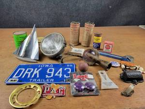 lot 233 image: Lot of Vintage & Collectables - Advertising and More