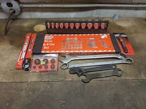 lot 29 image: Awesome Tools Set- Assorted Wrenches, Hex Threaders Dies, Drill Bits, 40 Piece Snap & Die Set & More Some Never Used