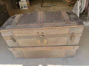 lot 73 image: Antique Leather and Wood Round Top Steamer Trunk-Great Restoration Piece $350 Value