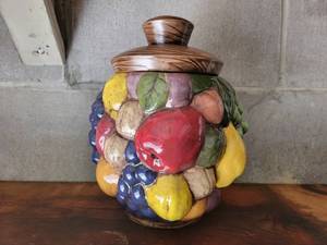 lot 78 image: Vintage Fruit Cookie Jar