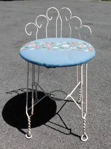 lot 83 image: Vintage Needlepoint Vanity Stool