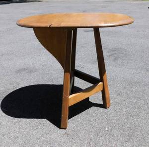 lot 33 image: Vintage Wood Folding Side Table