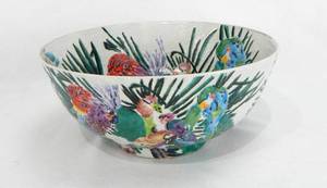 lot 58 image: Decorative Vintage Ceramic Parrot Bowl