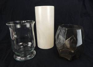 lot 53 image: Lot of 3 Decorative Vases