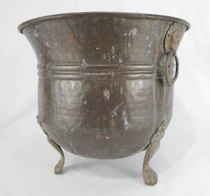 lot 48 image: Vintage Three Legged Copper Pot With Handles
