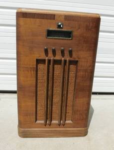 lot 13 image: Vintage Delco Radio Model R-1130
