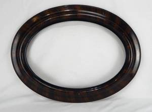 lot 18 image: Vintage Wooden Oval Frame